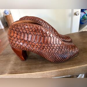 Salpy Booties Snakeskin Peep Toe Shoeties USA Sz 9 Geneva heels
